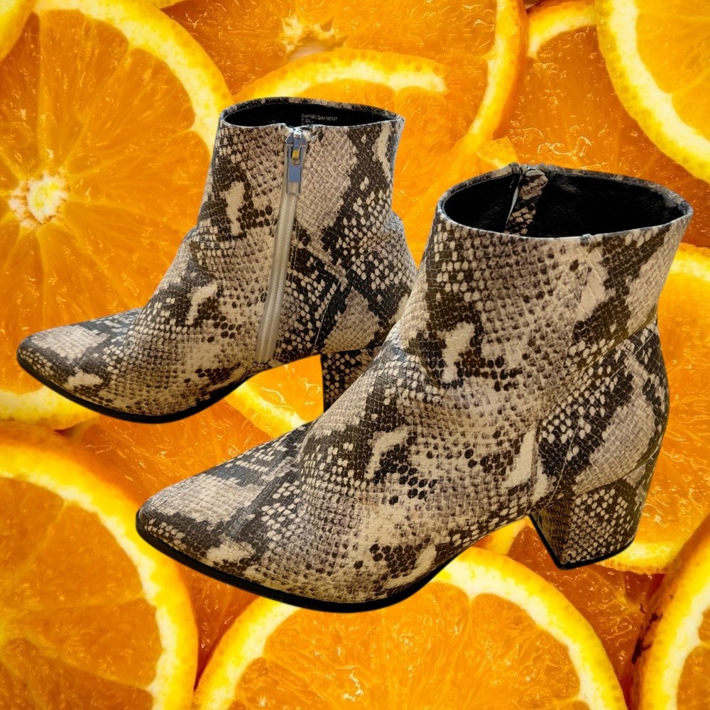 Dafni Womens Grey‎ Snakeskin Print Pointed Toe Block Heel Ankle Boots 7.5M